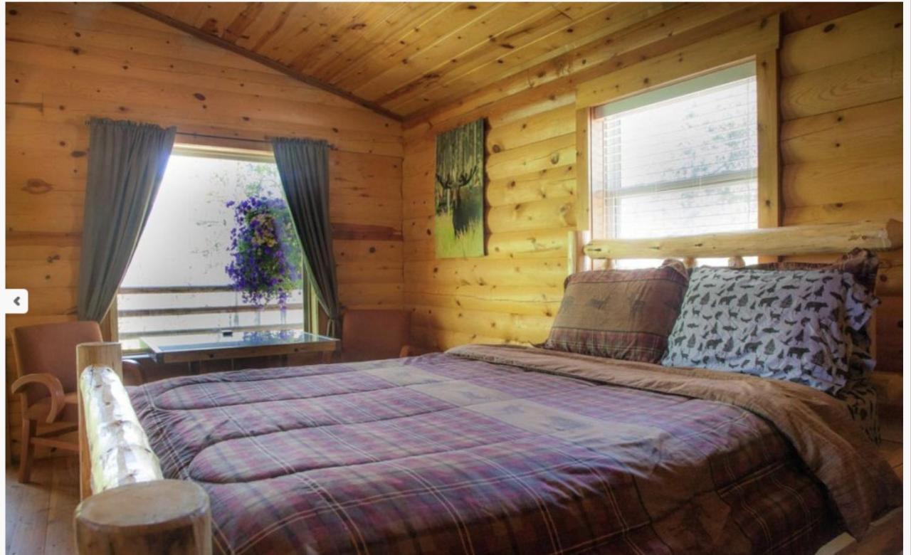 Summit Mountain Lodge And Steakhouse East Glacier Park Village Dış mekan fotoğraf