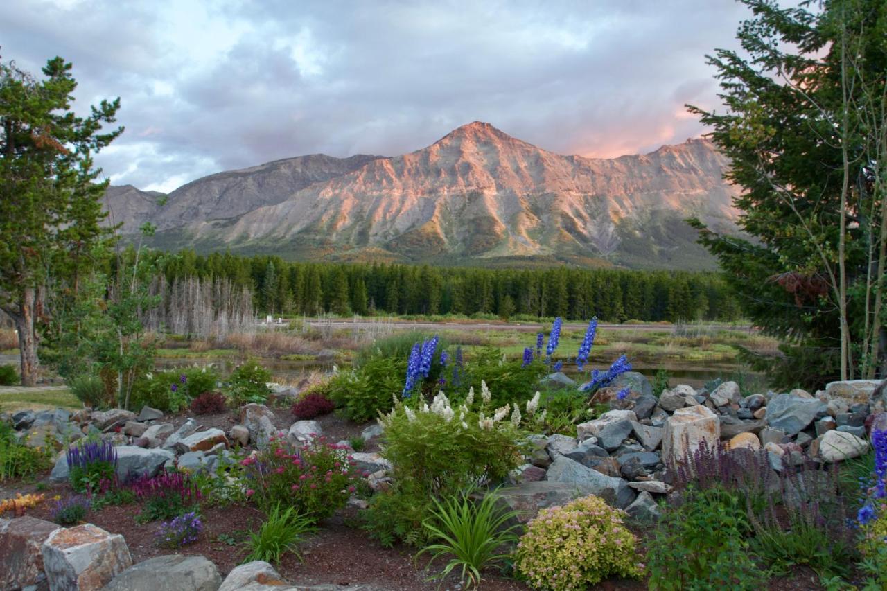Summit Mountain Lodge And Steakhouse East Glacier Park Village Dış mekan fotoğraf