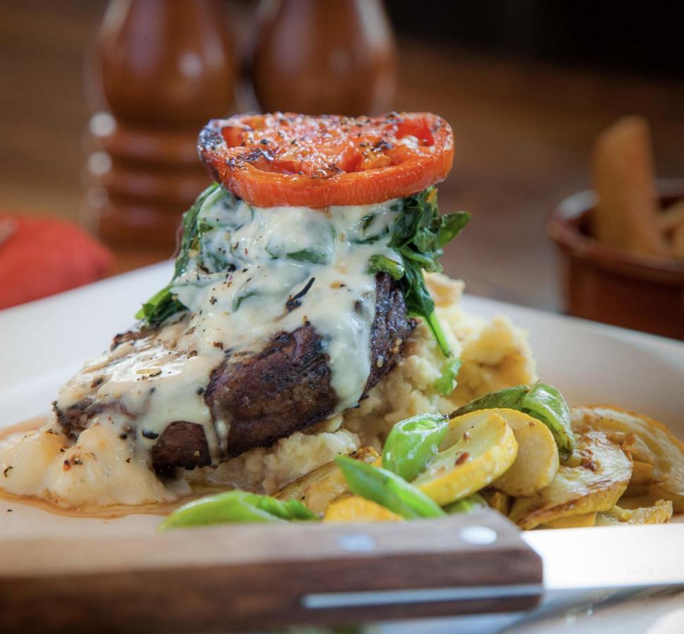 Summit Mountain Lodge And Steakhouse East Glacier Park Village Dış mekan fotoğraf