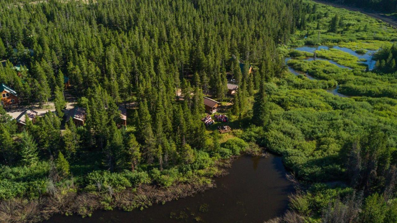 Summit Mountain Lodge And Steakhouse East Glacier Park Village Dış mekan fotoğraf