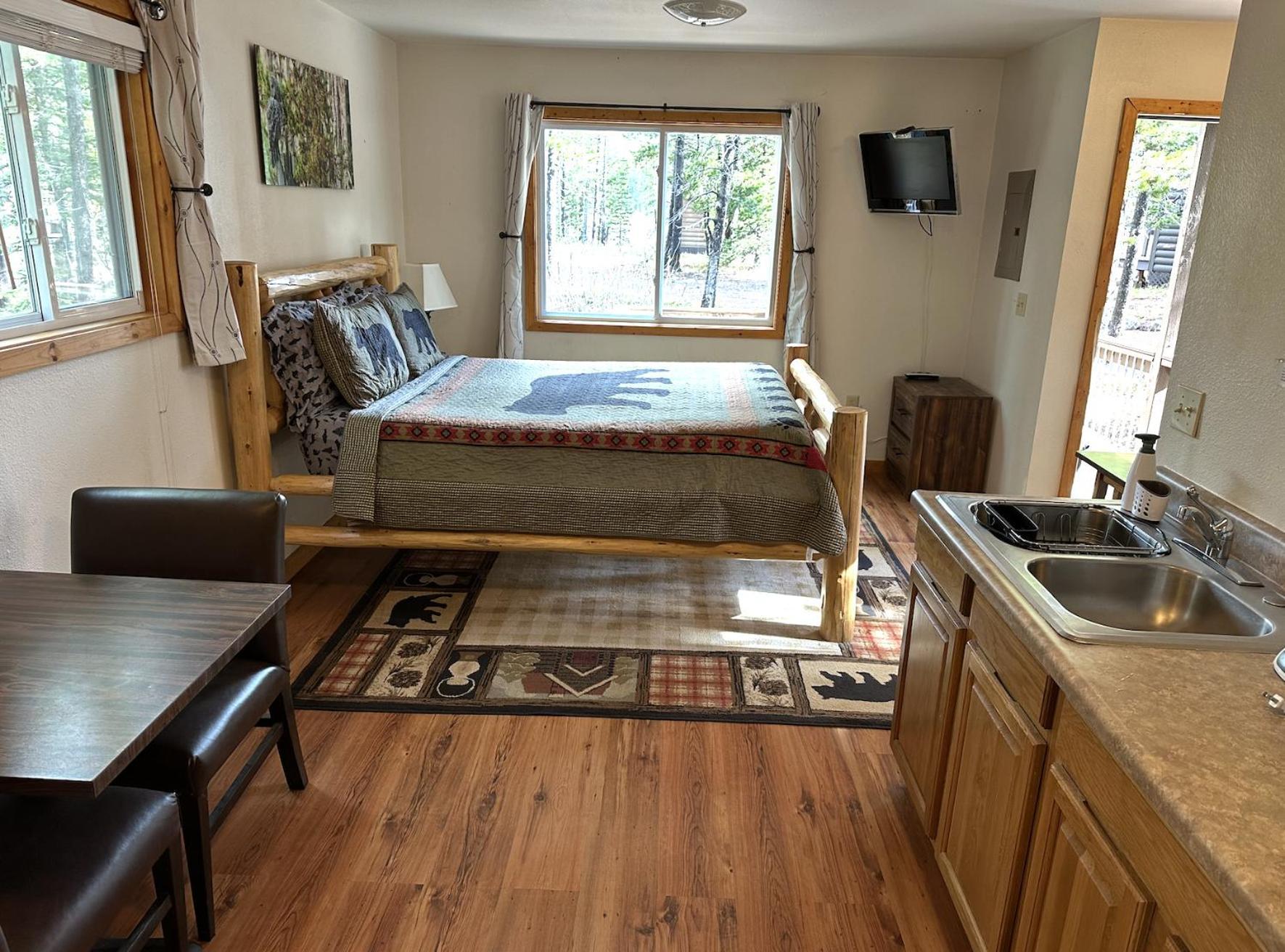 Summit Mountain Lodge And Steakhouse East Glacier Park Village Dış mekan fotoğraf